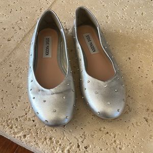Silver Steve Madden slats for girl size 2